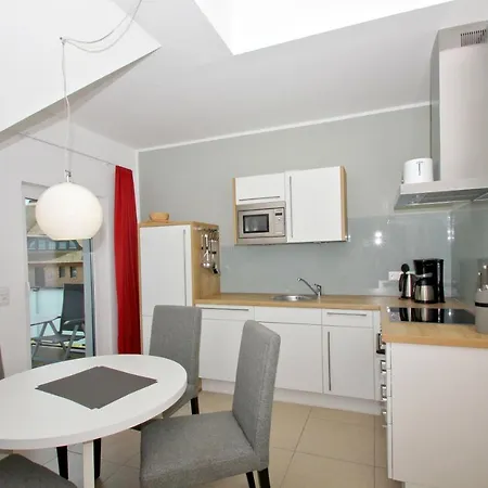 Strandnahe Mit Balkon, Gratis Nutzung Vom Ahoi Erlebnisbad Und Sauna In Sellin - Rex Rugia 14-8 *