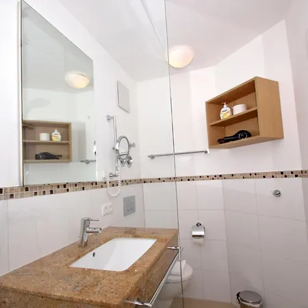 Strandnahe Mit Balkon, Gratis Nutzung Vom Ahoi Erlebnisbad Und Sauna In Sellin - Rex Rugia 14-8 Lejlighed Lobbe